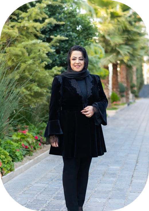 درباره مینا حقی